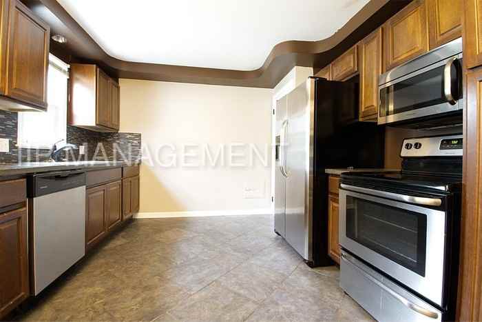 11714 Meadowbrook Dr - Photo 2 of 13