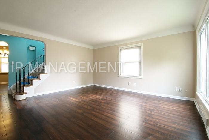 11714 Meadowbrook Dr - Photo 3 of 13
