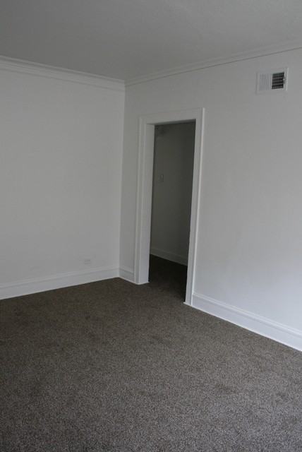 1042 N Leamington Ave - Photo 2 of 8