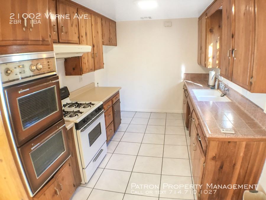 21002 Verne Ave - Photo 2 of 10