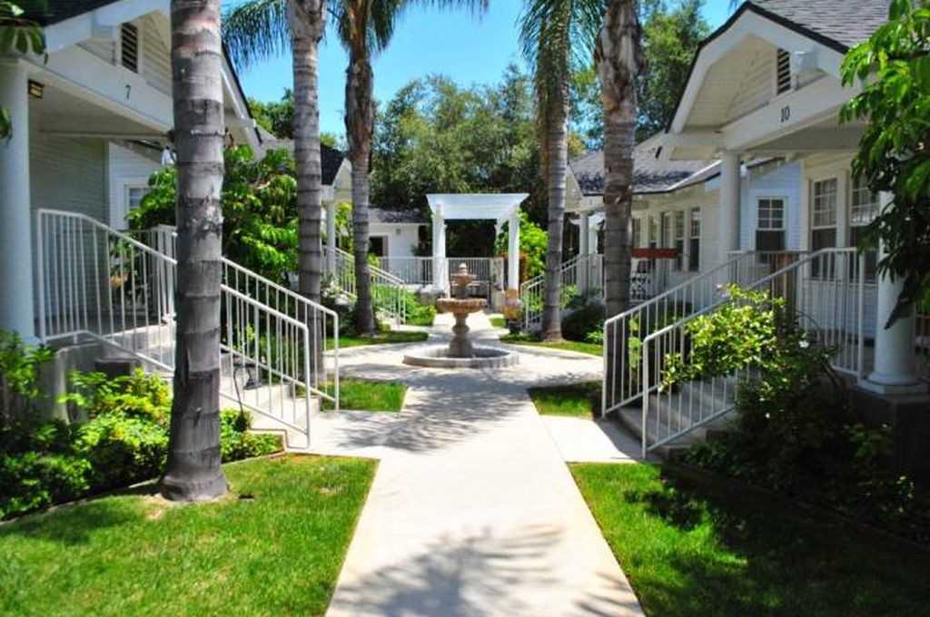 138 South Bonnie Avenue #6 - Photo 5 of 40