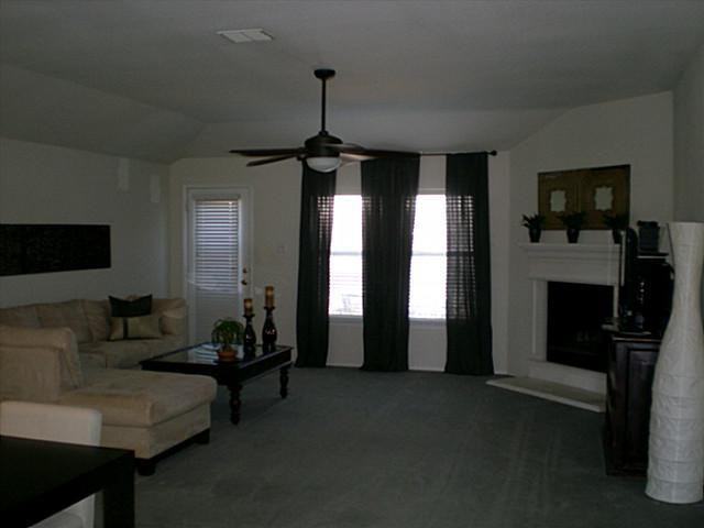 1046 Warbler Ln - Photo 2 of 9