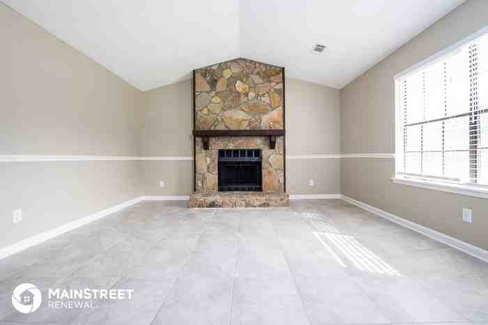 5722 Phillips Dr - Photo 3 of 15