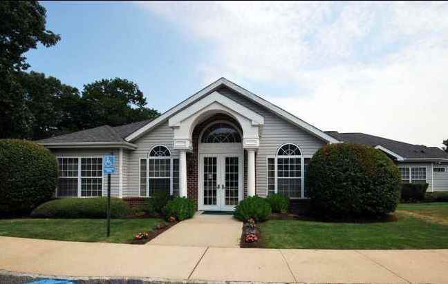 Riverhead Landing II - Photo 2 of 18