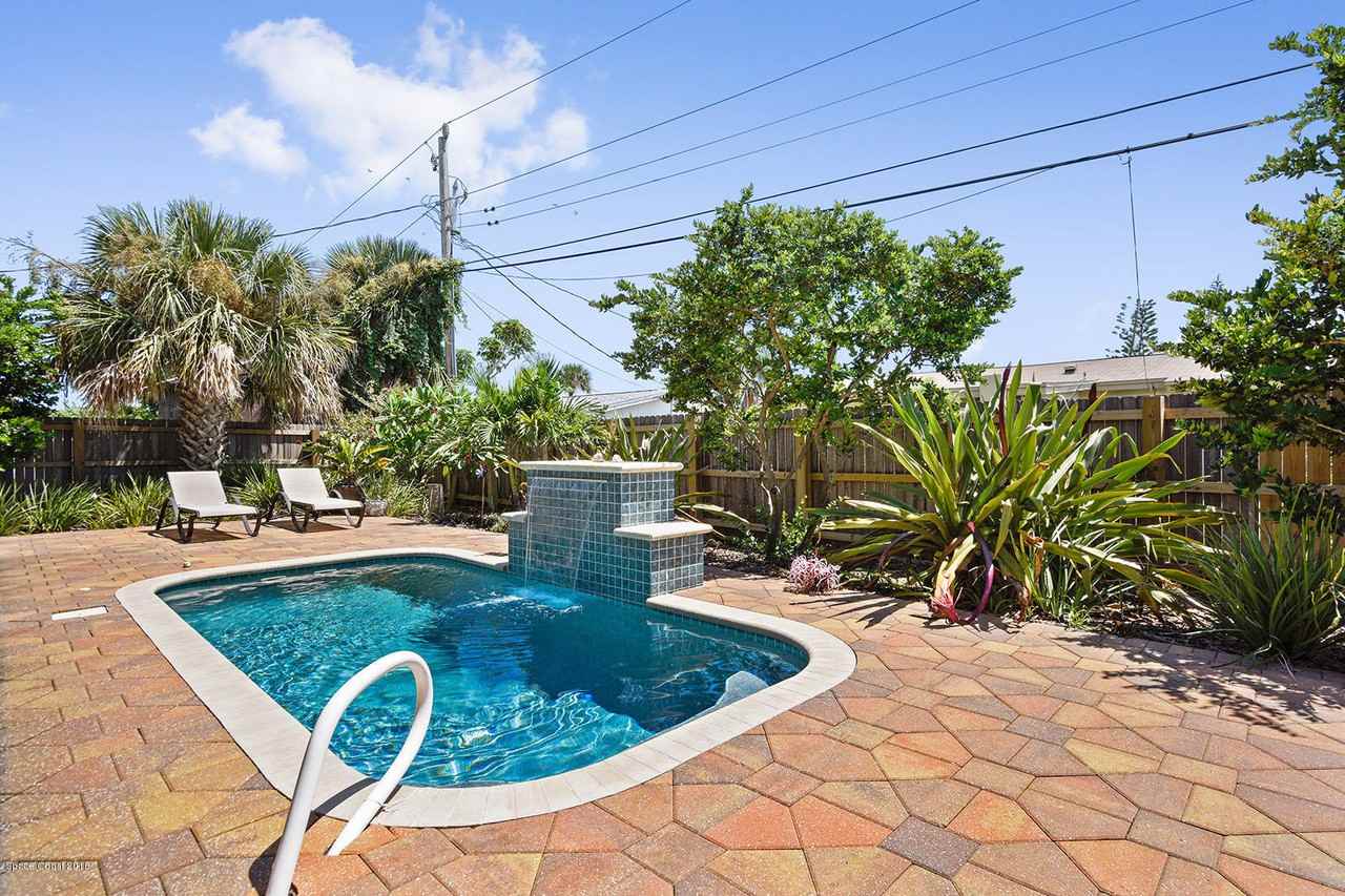 351 Harbor Dr - Photo 2 of 29