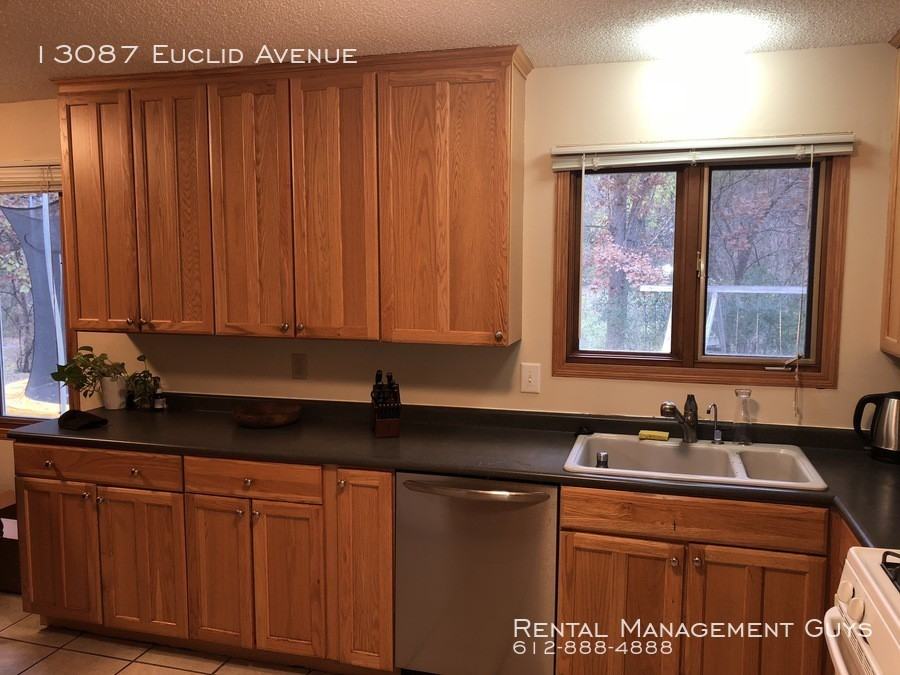 13087 Euclid Ave - Photo 3 of 28