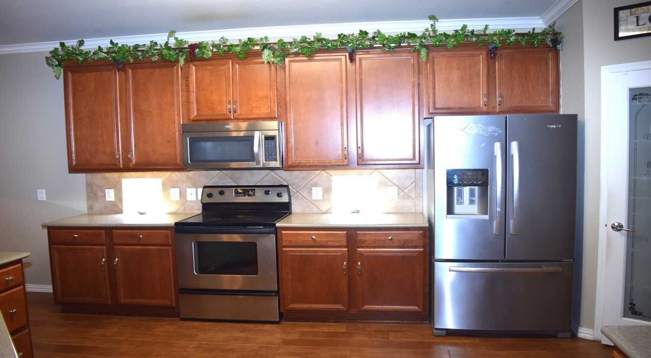 10600 Donnis Dr - Photo 2 of 26