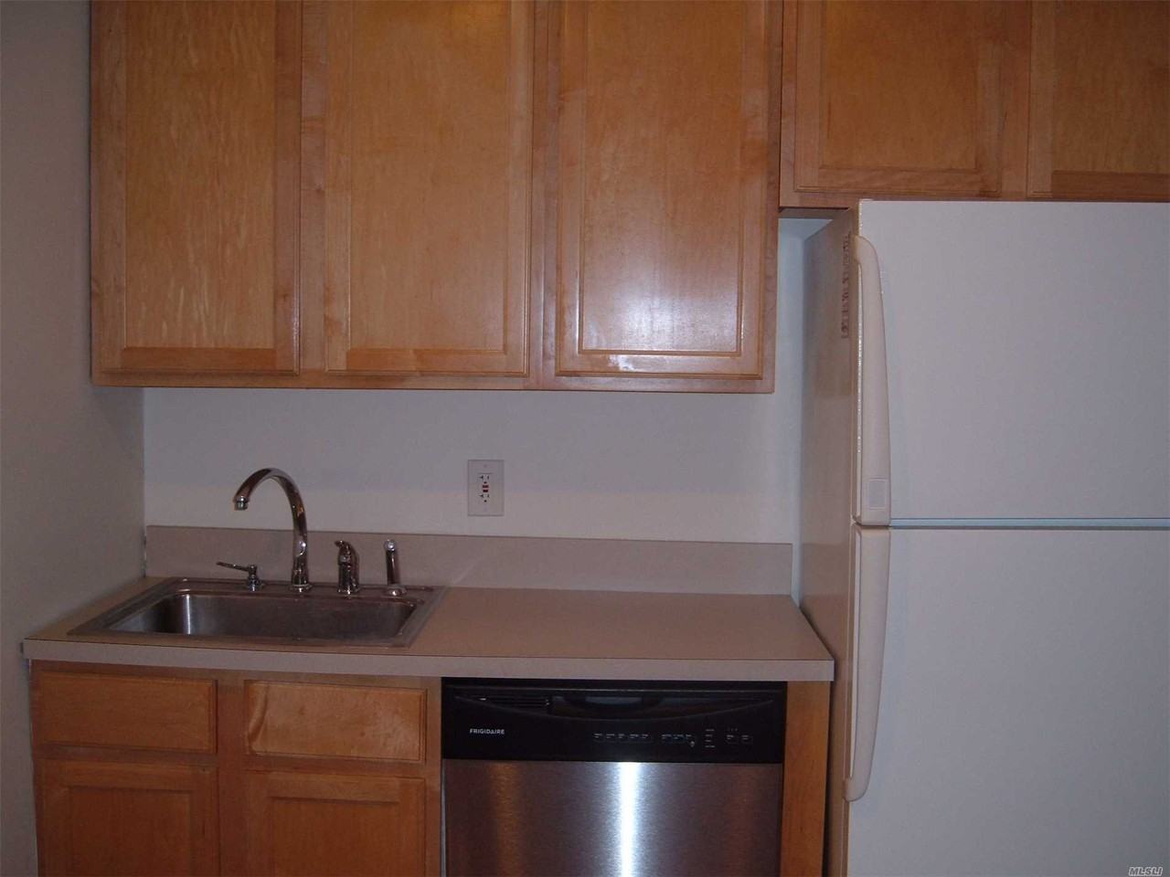 28 Ledgewood Cir - Photo 3 of 9