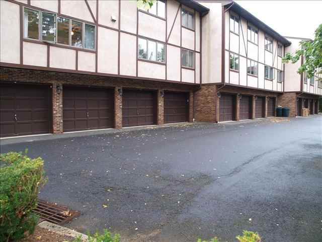 68 Hawthorne Ave - Photo 2 of 14