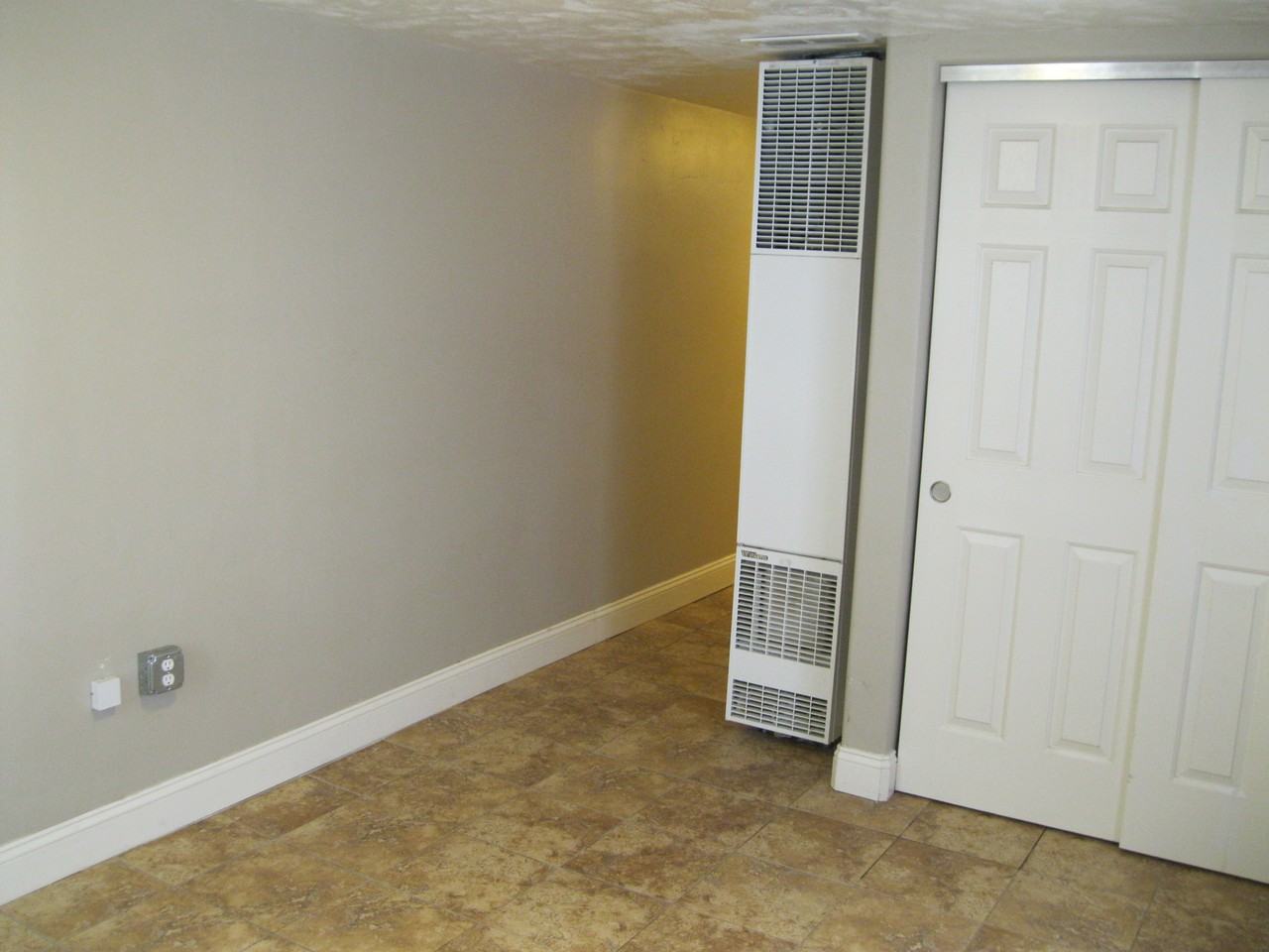 357 S Wells Ave - Photo 3 of 8
