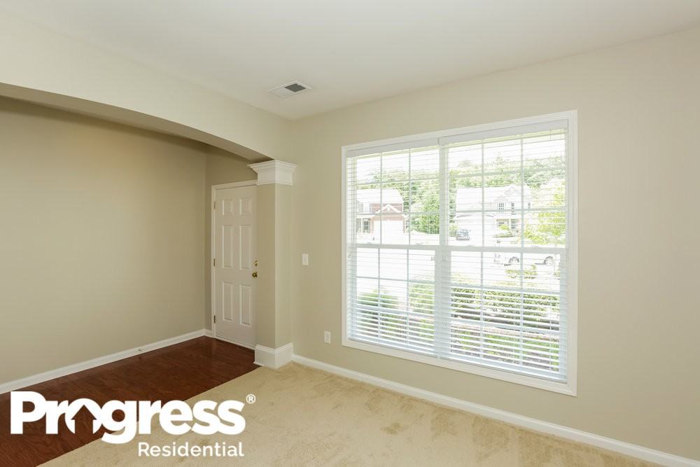 6235 Roseway Ct - Photo 2 of 17