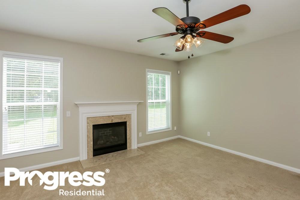 6235 Roseway Ct - Photo 3 of 17