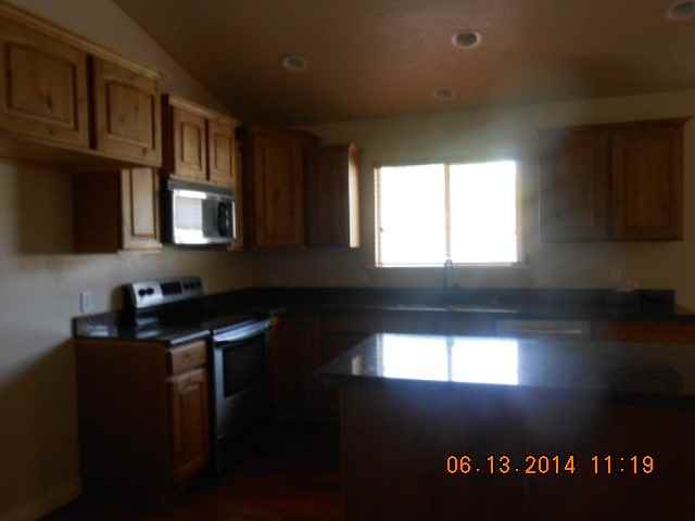 748 E 100 S - Photo 3 of 37