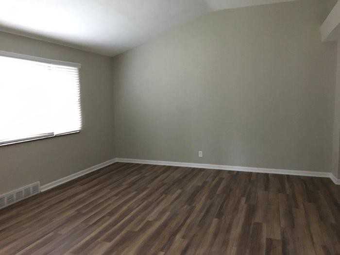 7808 Winward Dr - Photo 3 of 15