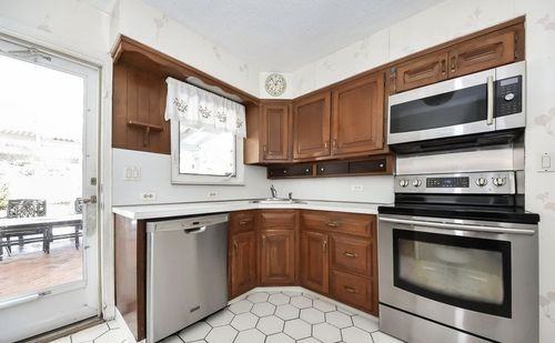 341 Old Courthouse Rd - Photo 2 of 6