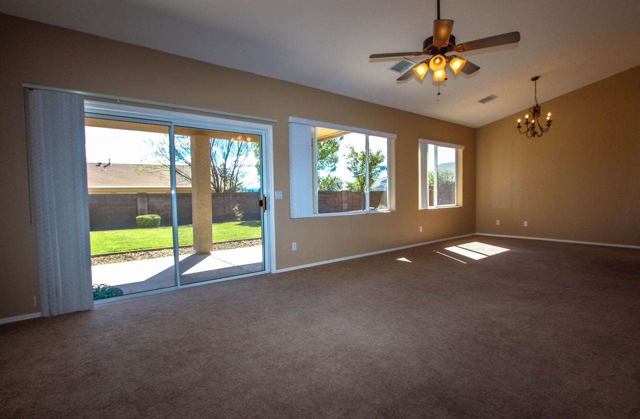 7605 Shimmer Ln - Photo 3 of 19