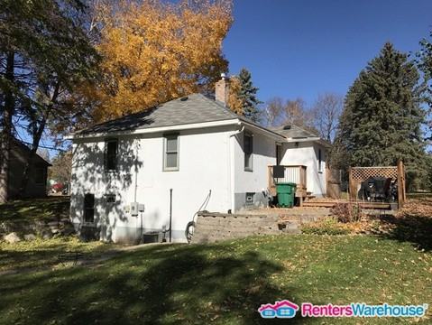 412 Oakwood Dr - Photo 2 of 12
