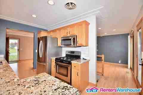 8917 Elliot Ave S - Photo 3 of 24