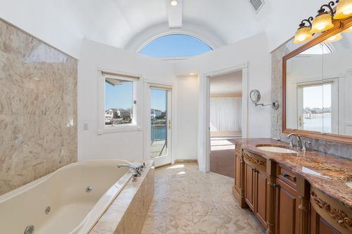 213 W Shore Dr - Photo 3 of 8