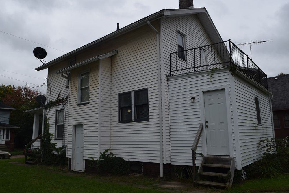 1127 Hoover Pl NW - Photo 2 of 15