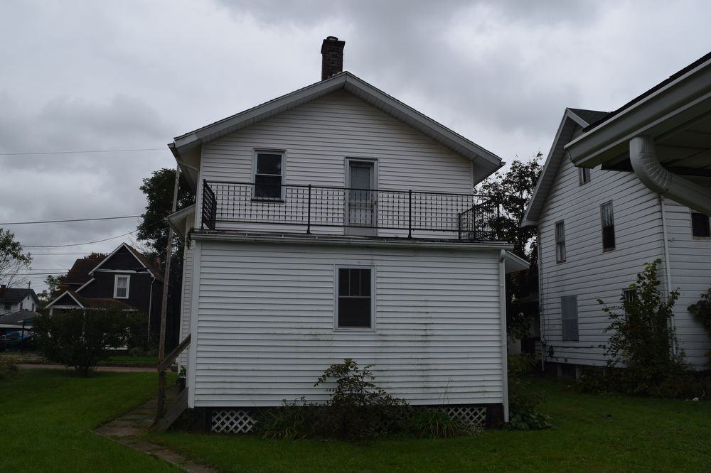 1127 Hoover Pl NW - Photo 3 of 15