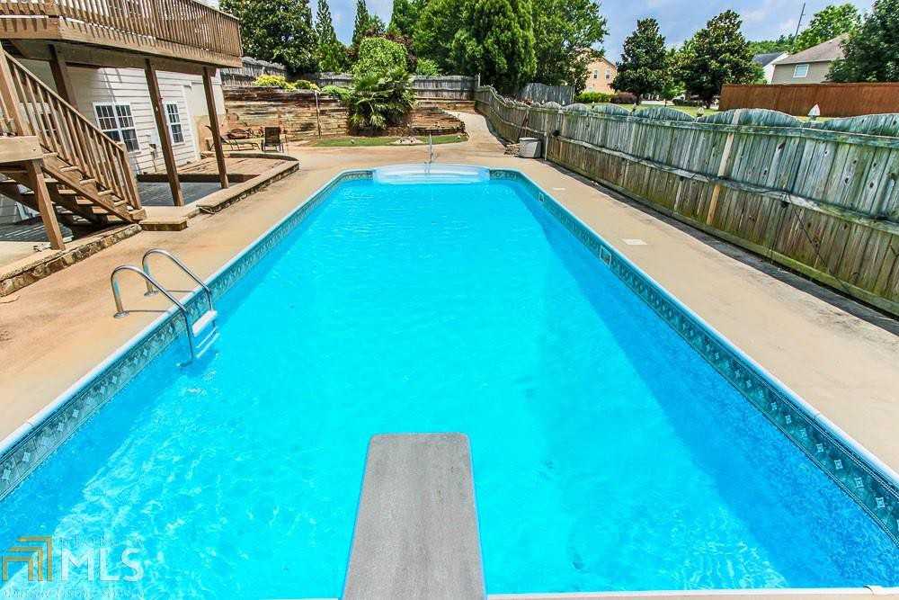 127 Village Green Cir - Photo 2 of 24