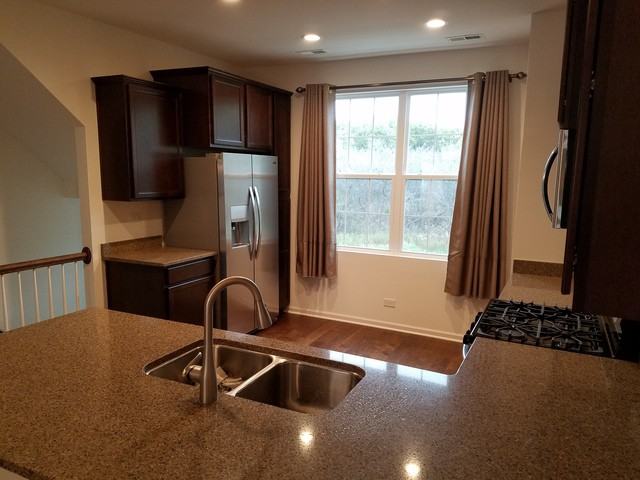 410 Prairie Ct - Photo 3 of 17