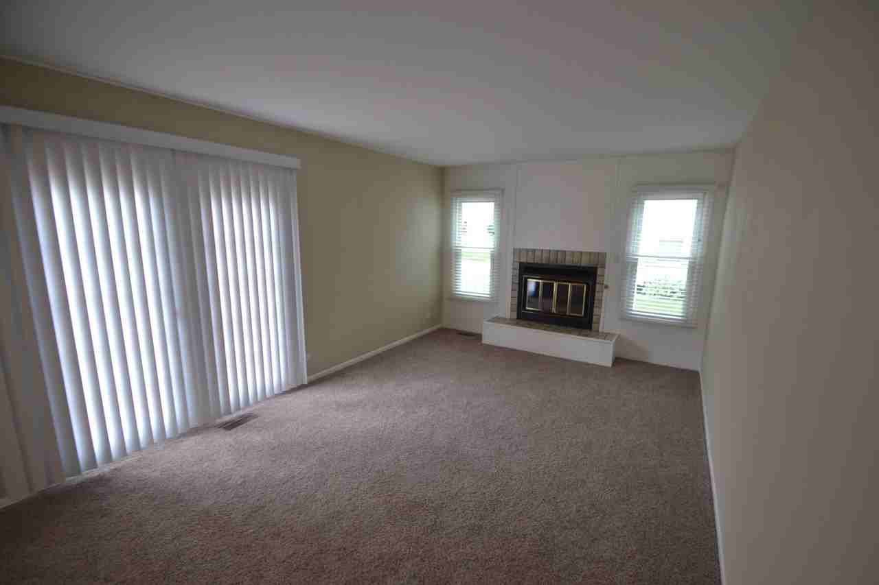 2328 Hartford Ct - Photo 3 of 14