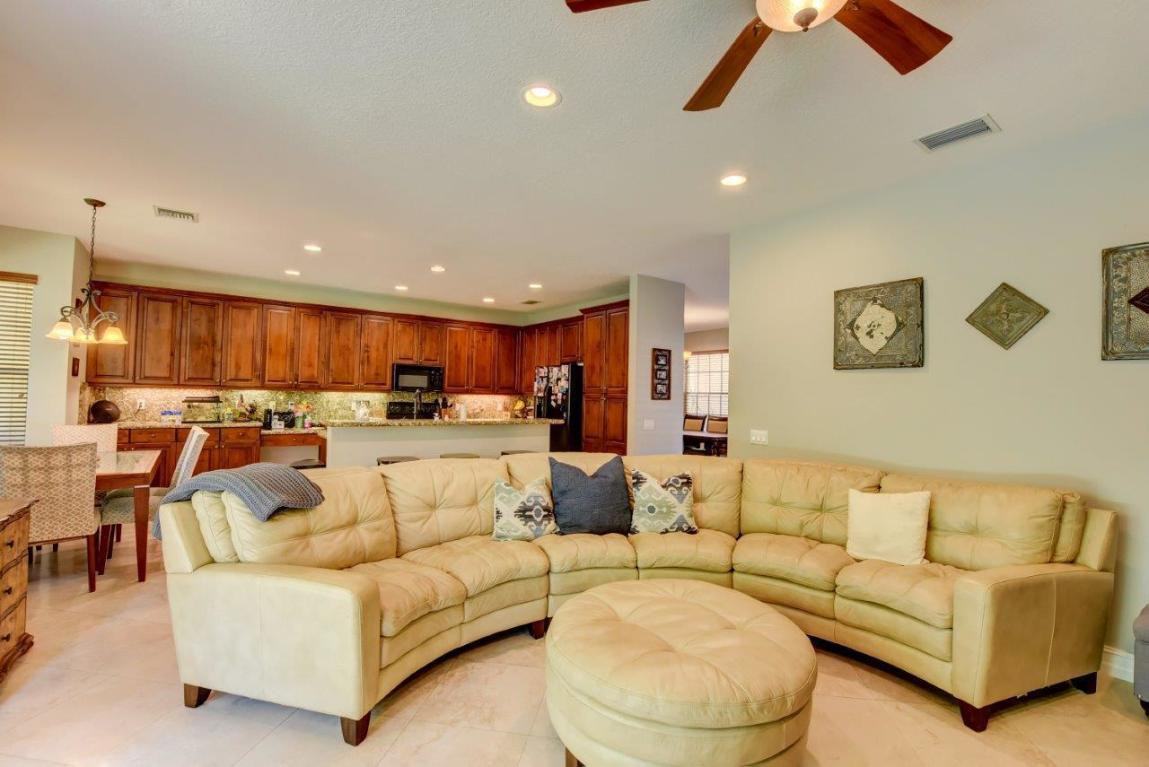 8915 Morgan Landing Way - Photo 3 of 10