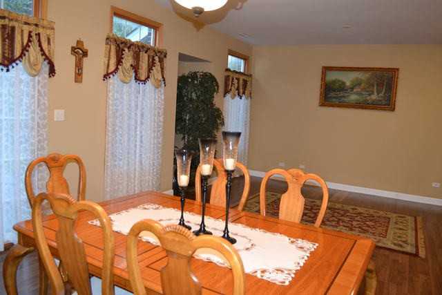 10036 S Roberts Rd - Photo 3 of 24