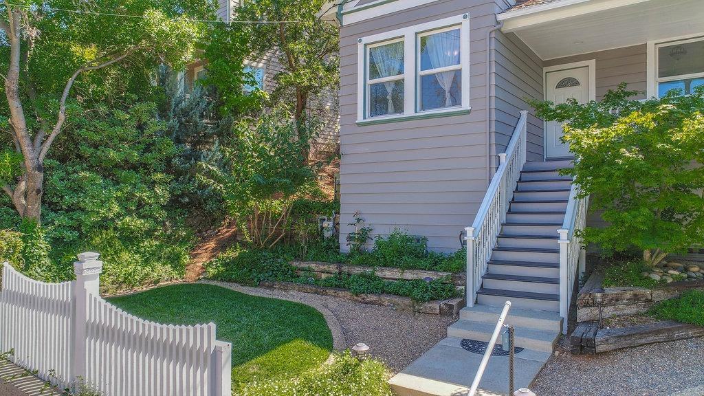 97 Dennis St - Photo 3 of 19