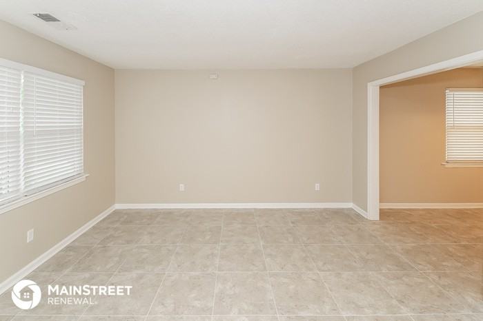 525 Oak Crest Dr - Photo 2 of 15