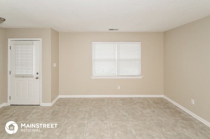 525 Oak Crest Dr - Photo 3 of 15