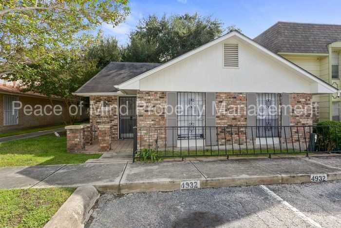 4932 Arbor Ridge Dr - Photo 2 of 31