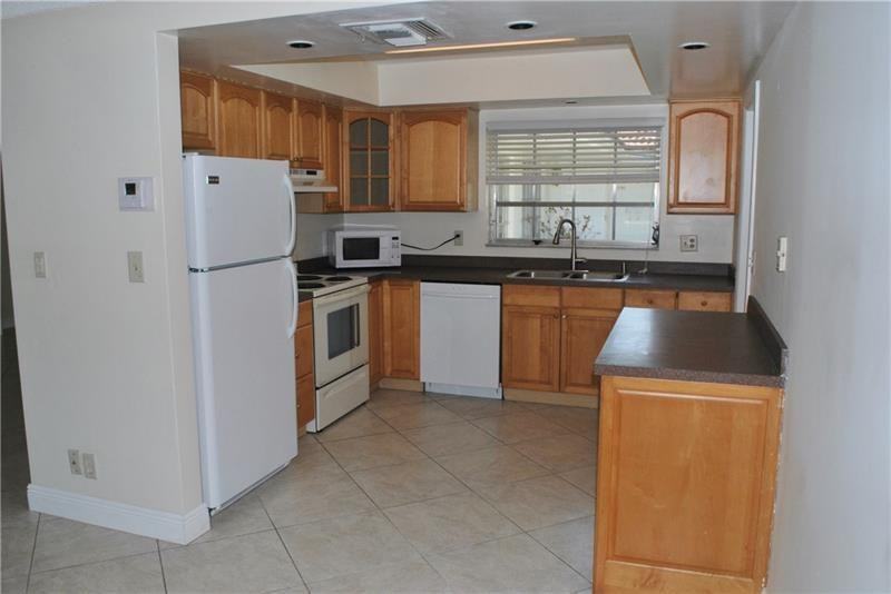 4800 Northeast 21st Avenue - Photo 3 of 9