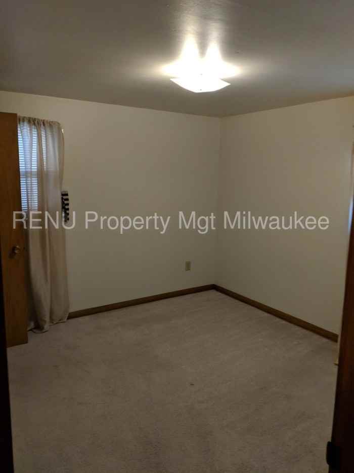 7706 W Congress St - Photo 3 of 17