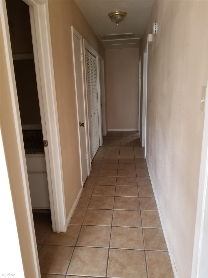 1110 S Dexter Dr - Photo 3 of 20