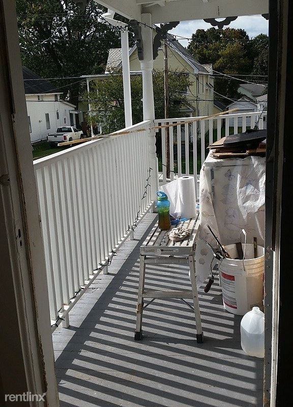 203 Division St - Photo 2 of 4