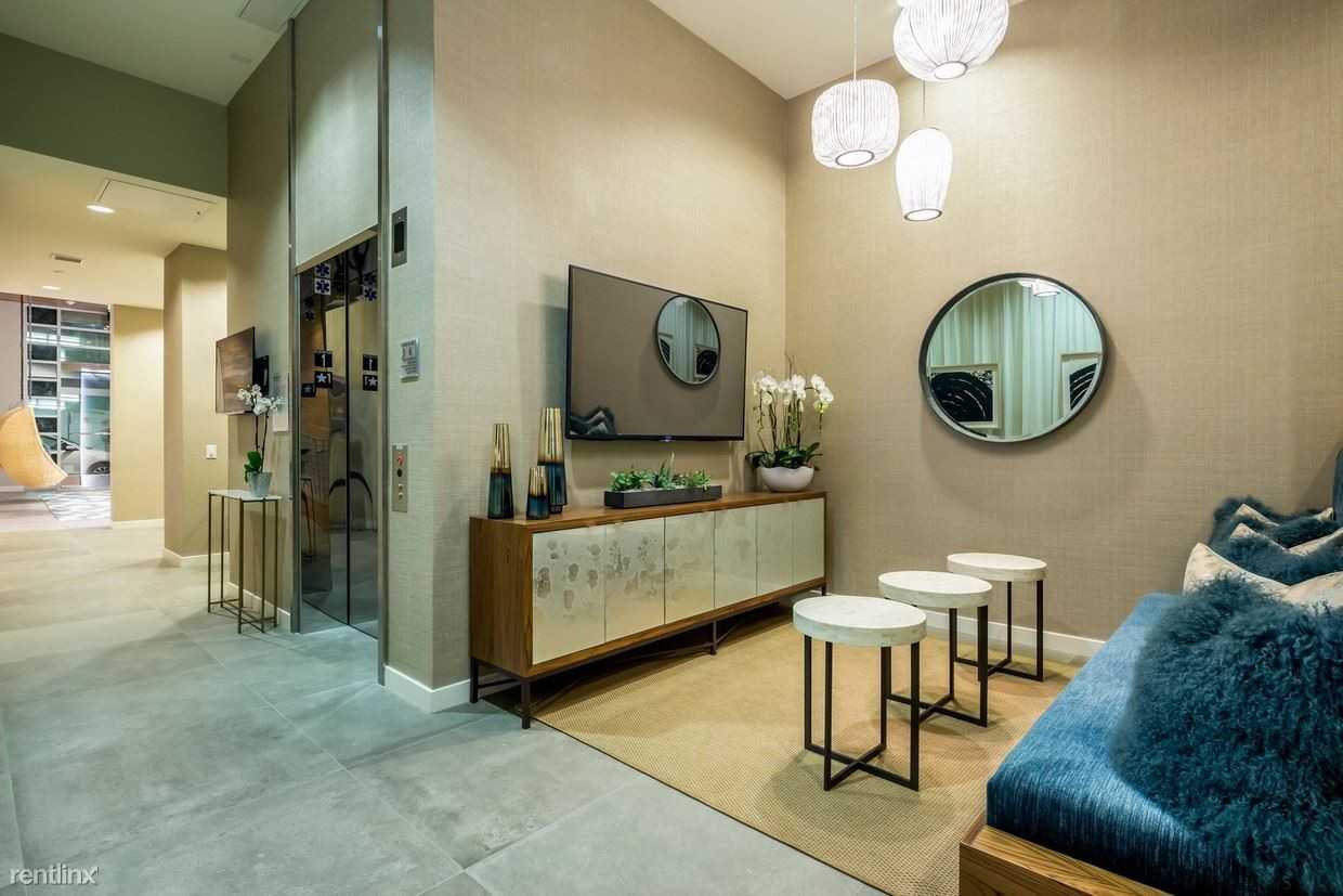 2545 Pressler St - Photo 3 of 8