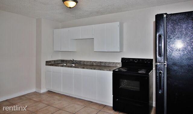 1832 Broadway Ave - Photo 3 of 9