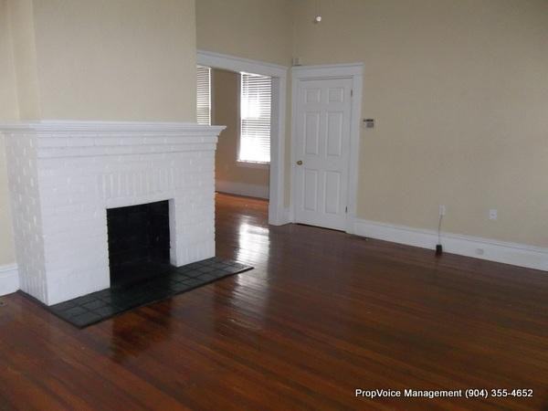 1533 Silver St - Photo 2 of 10