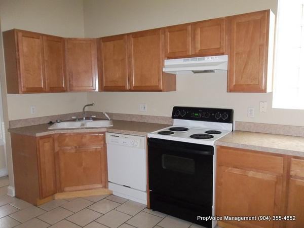 1533 Silver St - Photo 3 of 10