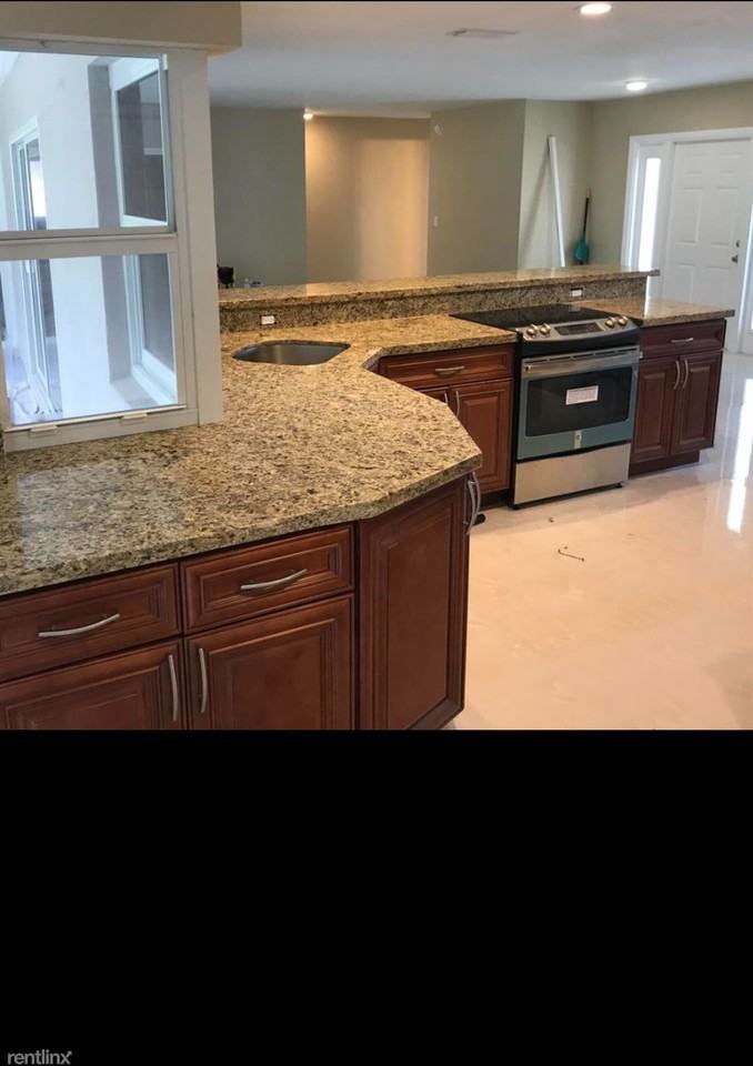 650 Okeechobee Blvd - Photo 3 of 10