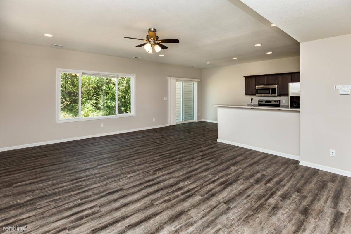808 SE Crossings Ln - Photo 3 of 10