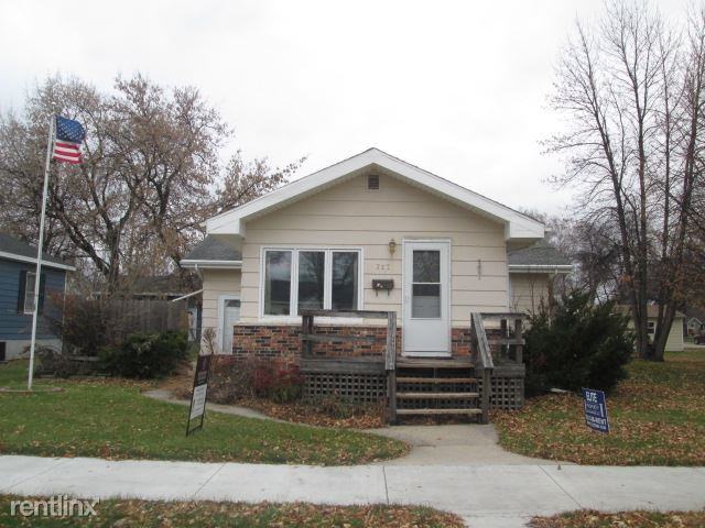 717 3rd Ave NE - Photo 2 of 41