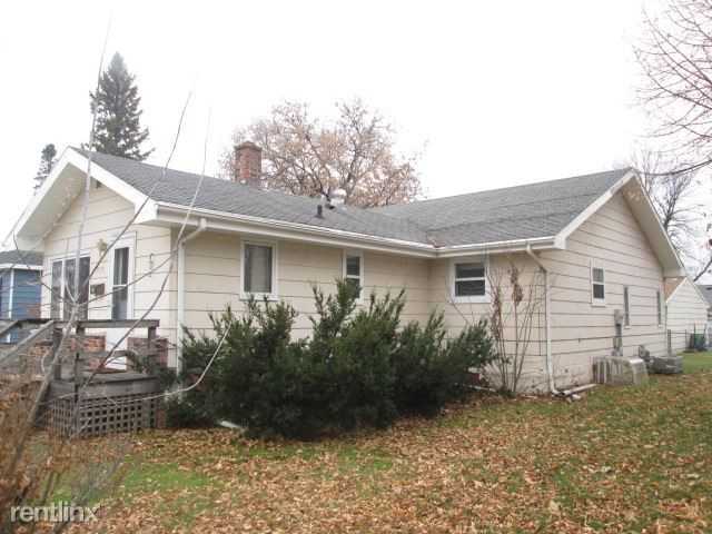 717 3rd Ave NE - Photo 3 of 41