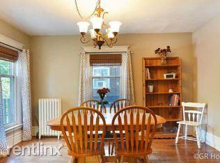 320 Madison Ave SE - Photo 2 of 12