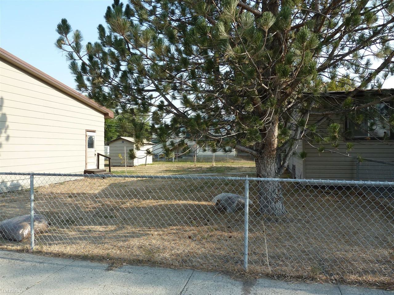 122 W Front St - Photo 2 of 3