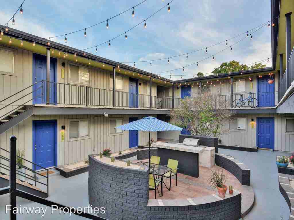 407 W 38th Street - Photo 2 of 17