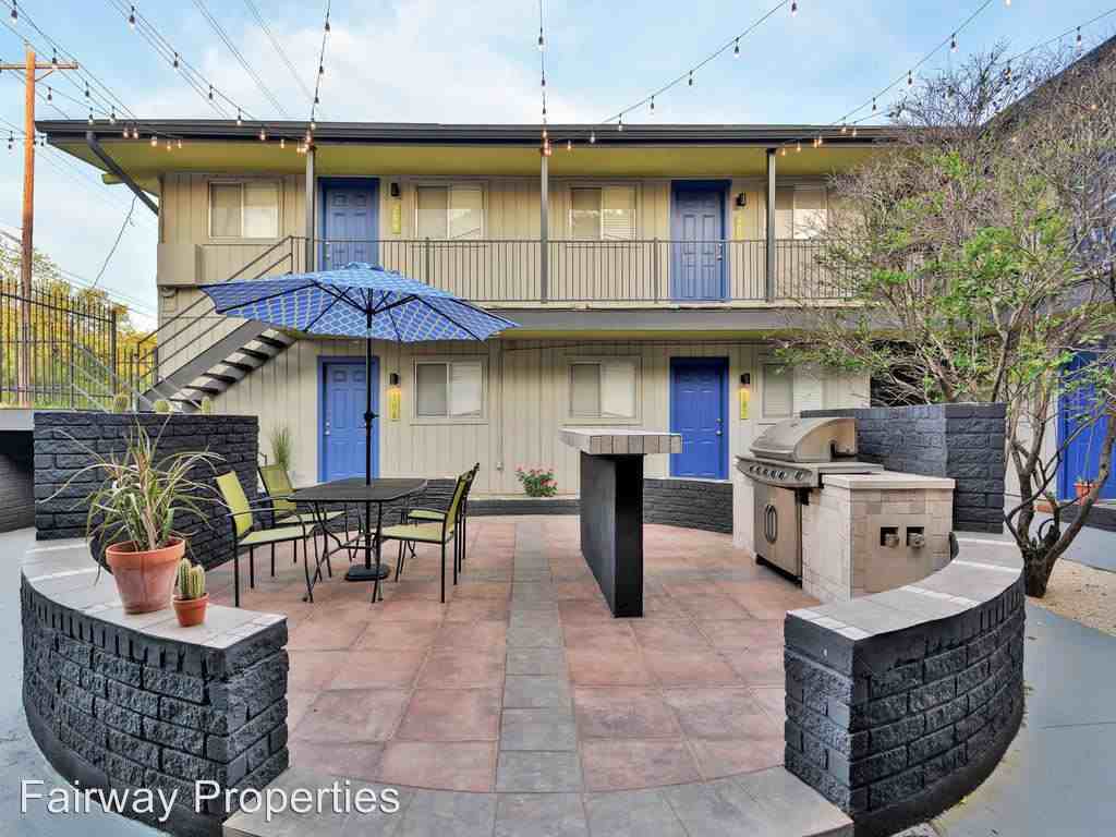407 W 38th Street - Photo 3 of 17